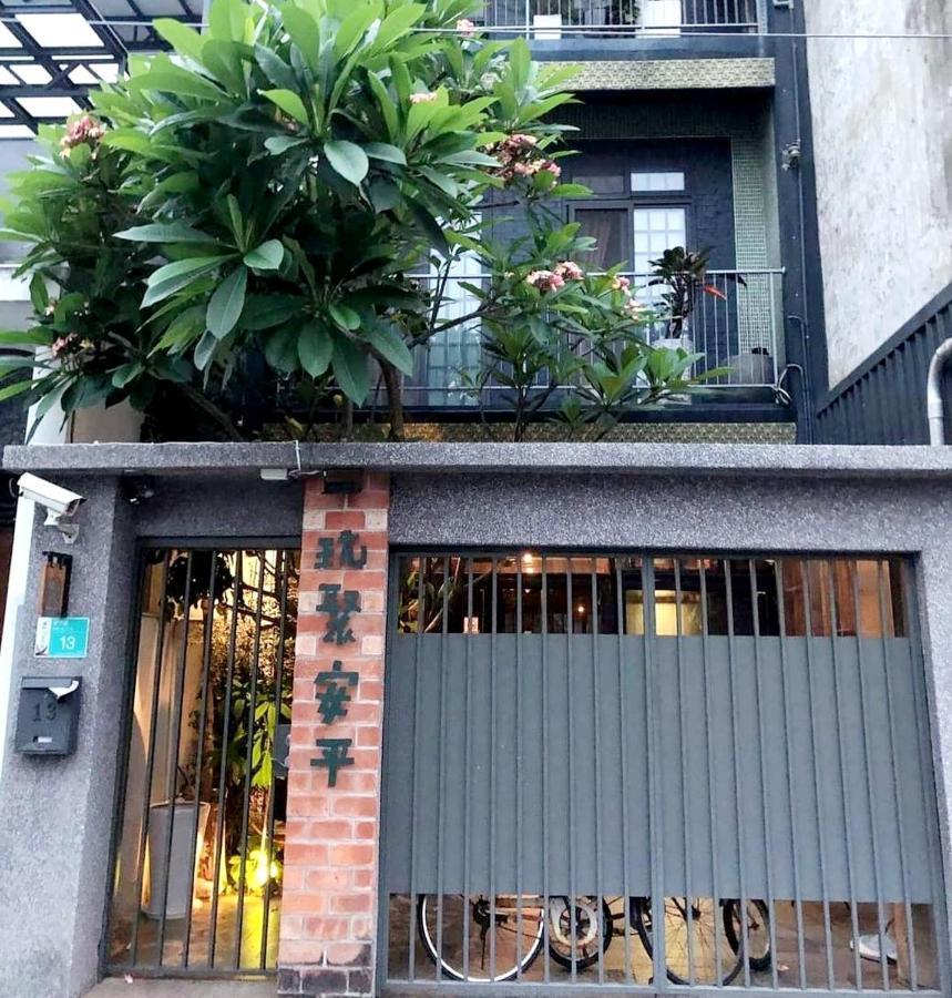 The Brick Apartment Tainan Exterior photo