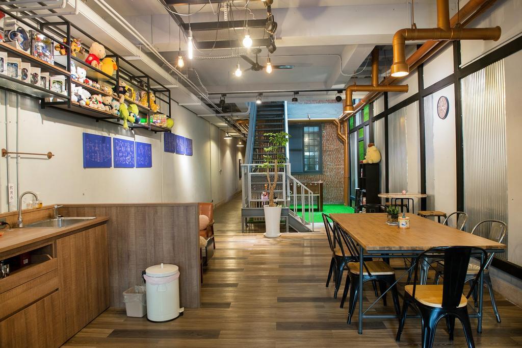 The Brick Apartment Tainan Exterior photo